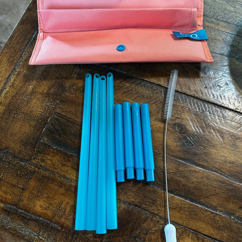 Tupperware Eco Set with Orange Case and Blue Straws